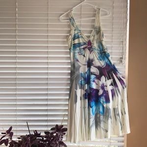 Reina floral dress (tagsays 2) fits more like 8/10